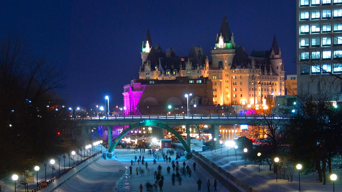 Skaters on the Rideau Canal, during Winterlude in Ottawa (© Shutterstock)(Bing Canada)