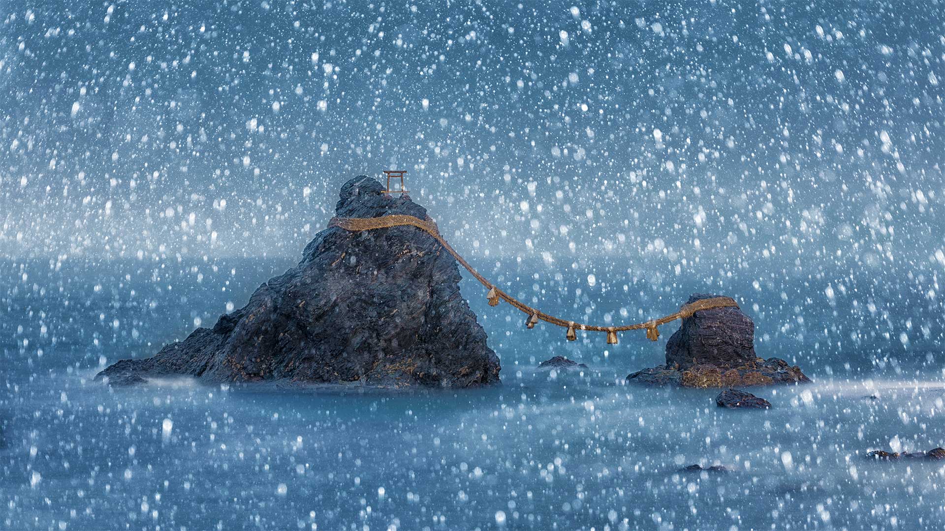 Meoto Iwa (Wedded Rocks) off the coast of Ise, Mie Prefecture, Honshu, Japan (© Marco Gaiotti/plainpicture)(Bing Canada)