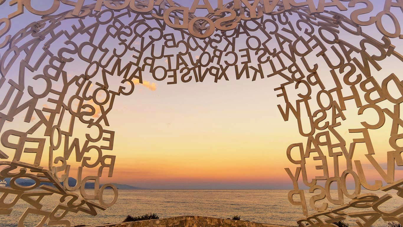 Detail of ‘Le Nomade’ by artist Jaume Plensa in Antibes, France (© travelstock44/Alamy)(Bing Canada)