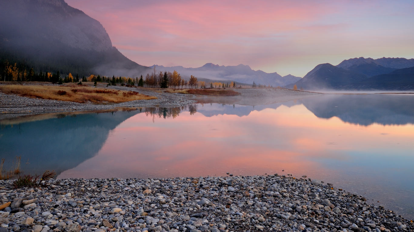 Abraham Lake on the North Saskatchewan River in Alberta, Canada (© Don Johnston/Corbis)(Bing Canada)