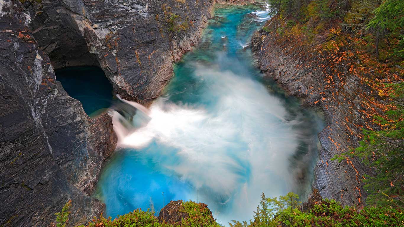 Cross River Falls, B.C. Rockies (© John E Marriott/Getty Images)(Bing Canada)