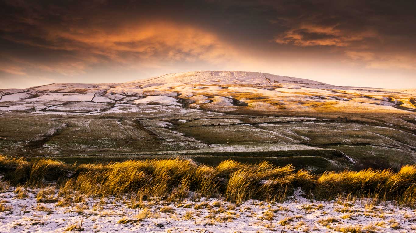 Low winter sunlight and frost in the Yorkshire Dales (© Andrew Bret Wallis/Getty Images)(Bing United Kingdom)