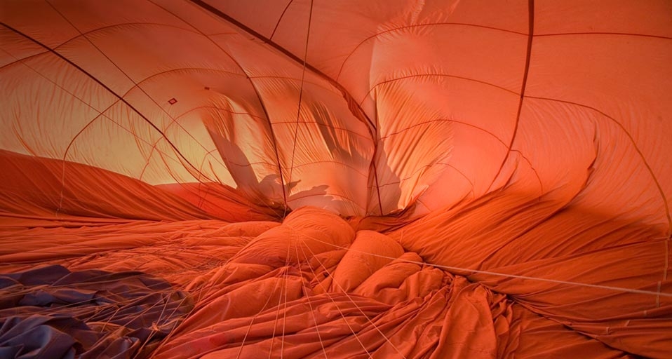 Dawn launch of hot air balloon ride near Alice Springs, Australia -- Jake Warga/DanitaDelimont.com &copy; (Bing United Kingdom)