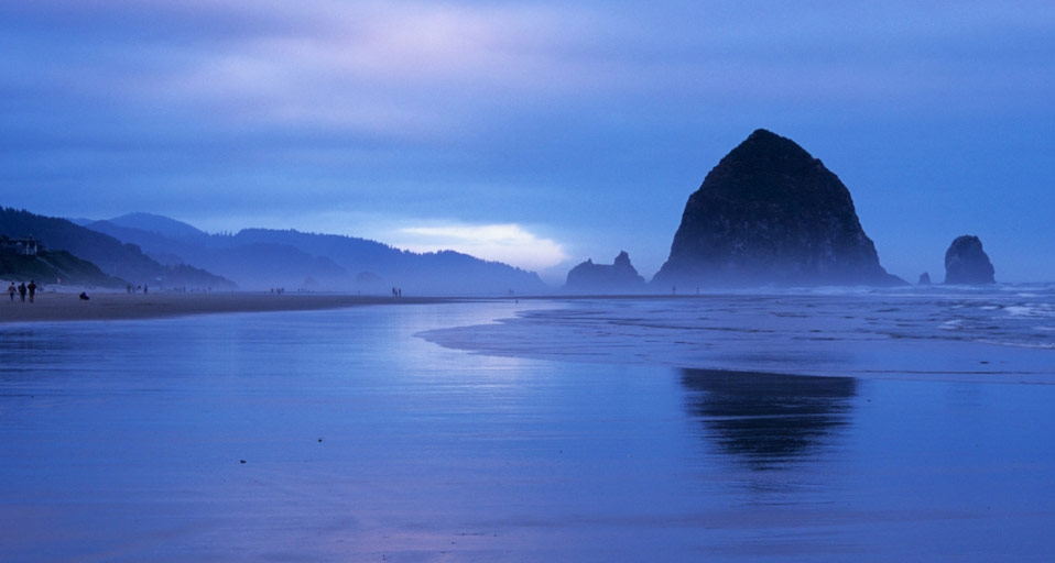 Haystack Rock at Cannon Beach, Oregon Islands National Wildlife Refuge, Oregon, USA -- Wei Zheng &copy; (Bing United Kingdom)