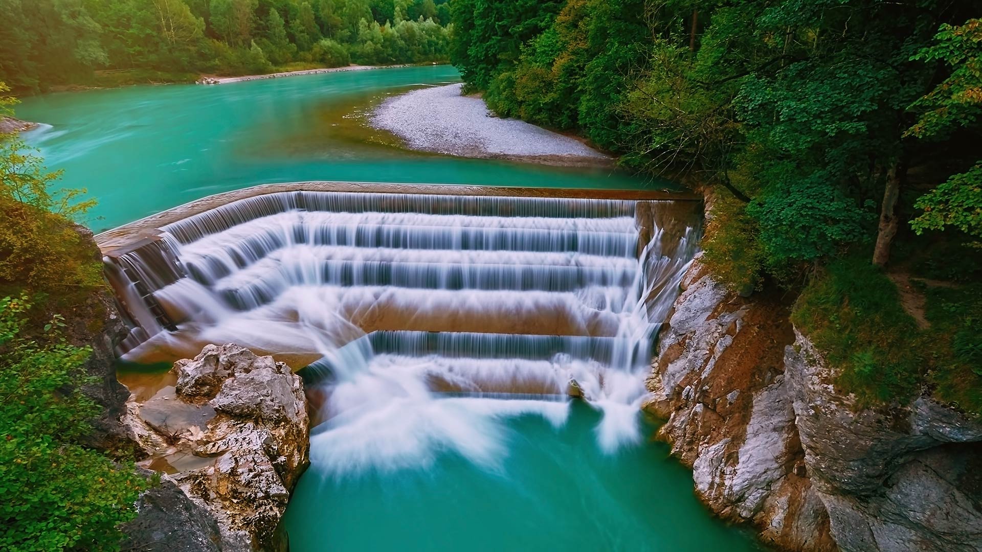 Lechfall bei Füssen, Bayern (© Sergej Razvod/agefotostock)(Bing Deutschland)