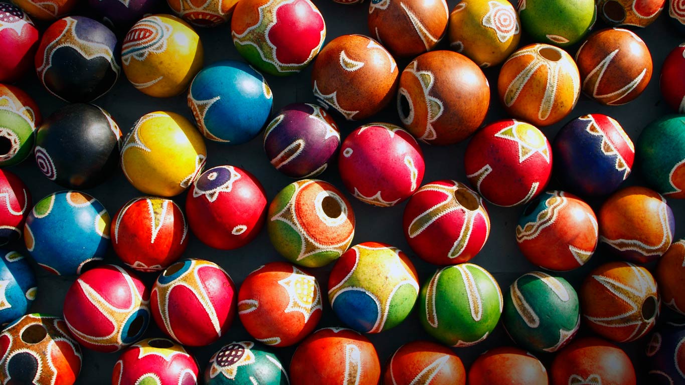 Decorative clay pots, Saturday art market in Maputo, Mozambique (© Ahmed Hudda)(Bing United States)
