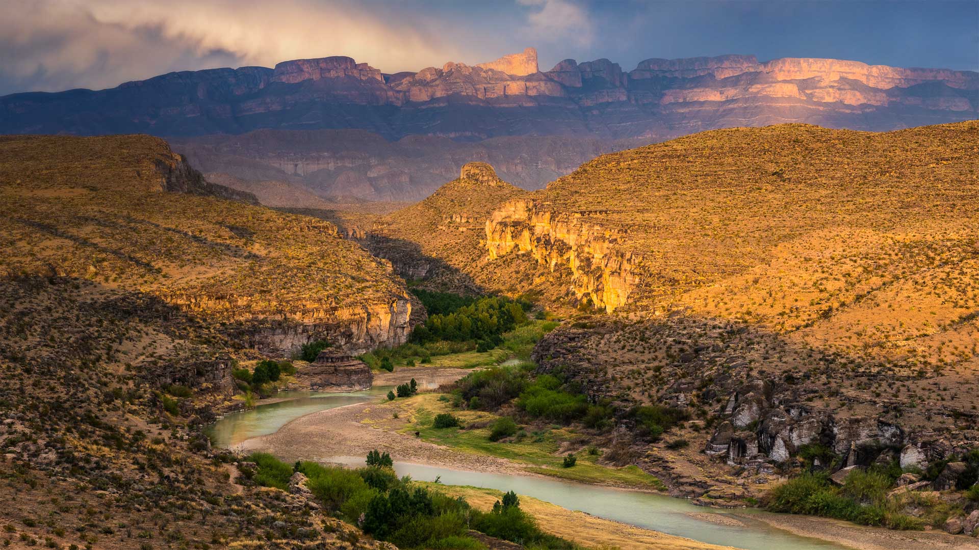 Rio Grande and Sierra del Carmen mountains in Big Bend National Park, Texas, USA (© Grant Ordelheide/Tandem Stills + Motion)(Bing United Kingdom)