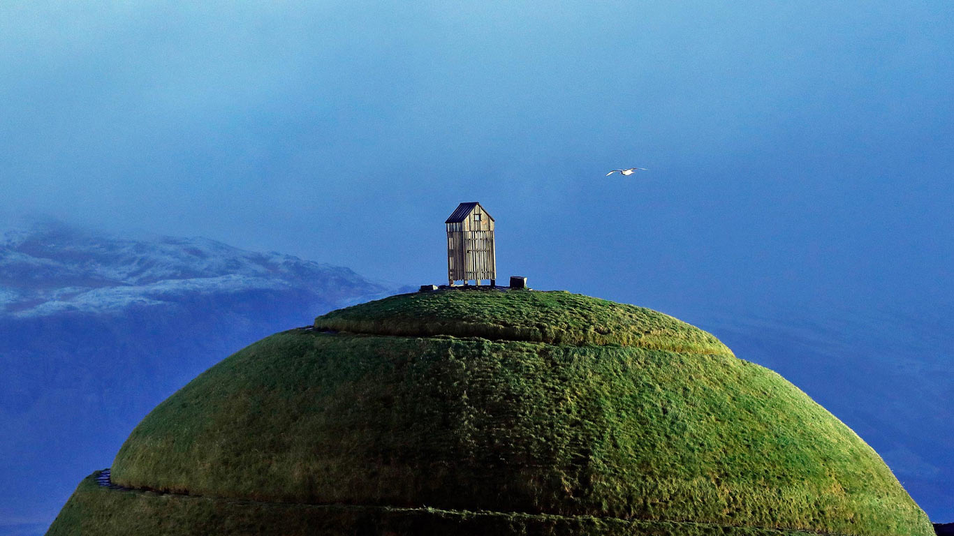 Þúfa hill in Reykjavík, Iceland (© Associated Press)(Bing United Kingdom)