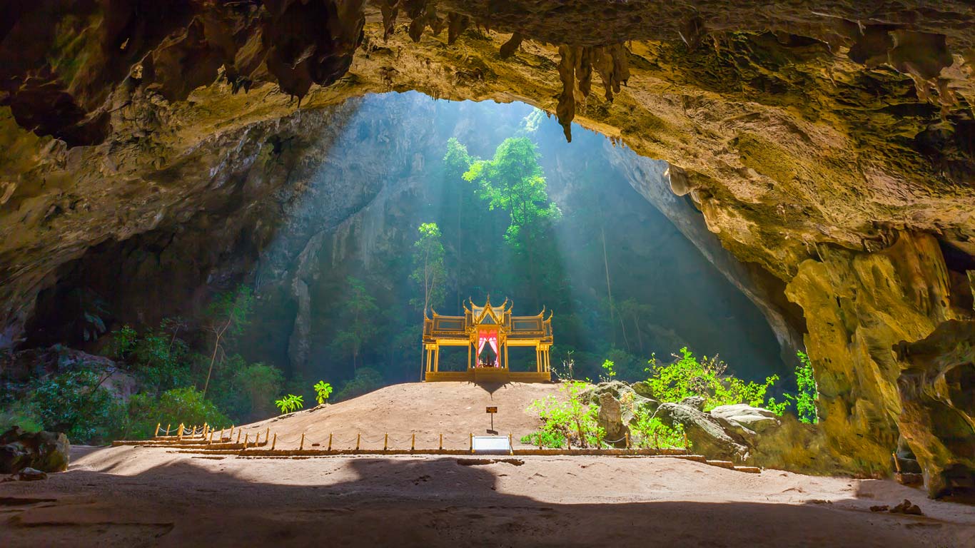 Kuha Karuhas pavilion in Phraya Nakhon Cave, Thailand (© Bule Sky Studio/Shutterstock)(Bing United Kingdom)