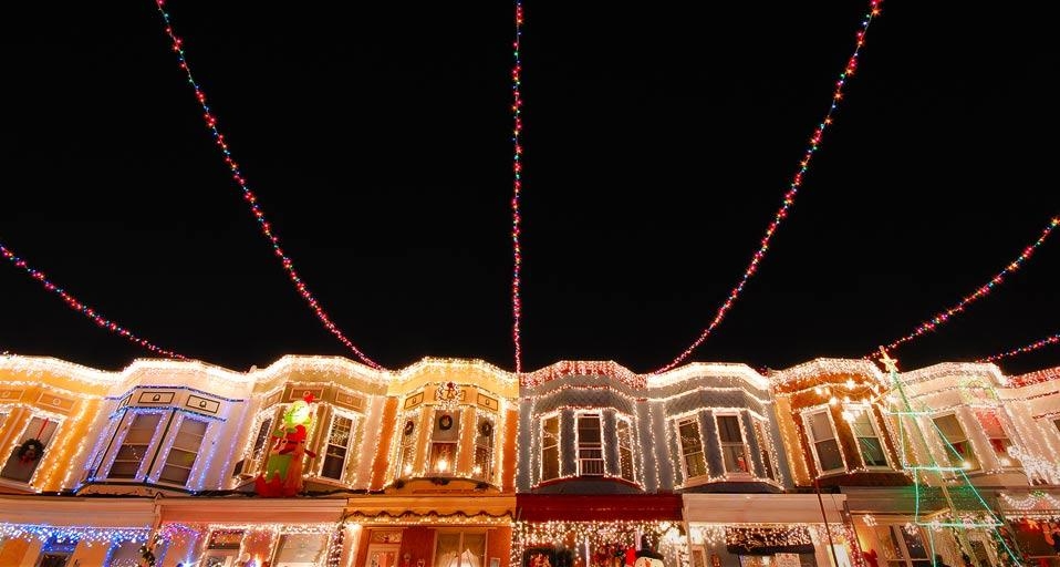 Christmas lights adorn the row houses on 34th Street in the Hampden neighborhood of Baltimore, Maryland, USA (© Troy McCullough/Getty Images) &copy; (Bing United Kingdom)