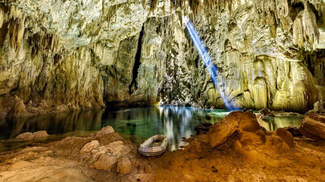 Anhumas Abyss cave near Bonito, Mato Grosso do Sul, Brazil (© Marcio Cabral/360cities.net)(Bing United Kingdom)