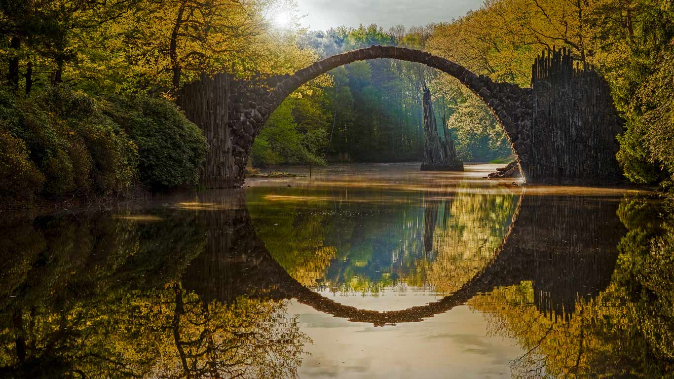 Rakotzbrücke, Rhododendronpark Kromlau, Sachsen, Deutschland (© Fotoatelier Berlin/Getty Images)(Bing Deutschland)