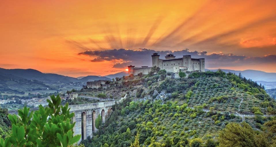 Sunset on Rocca Albornoz, Spoleto, Italy (© Maurizio Rellini/Grand Tour/Grand Tour/Corbis) &copy; (Bing United Kingdom)
