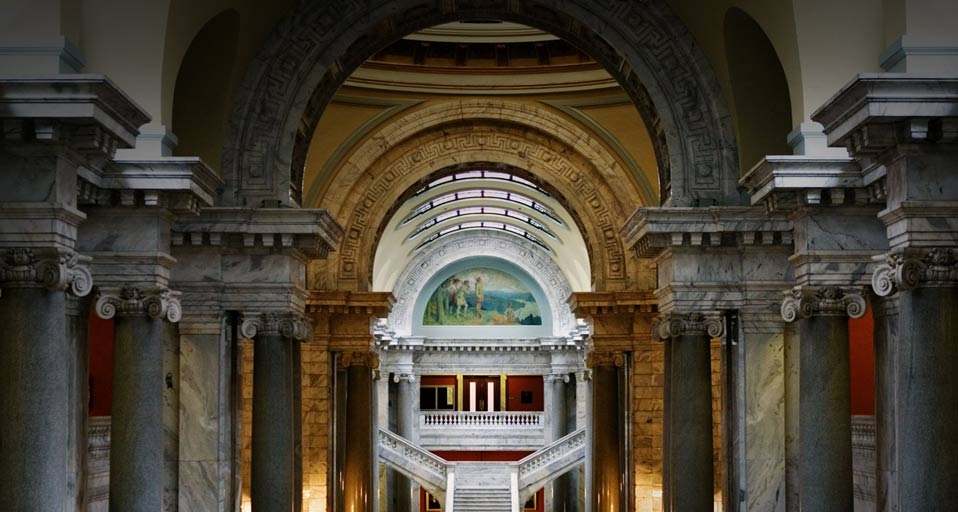 Interior of the Kentucky State Capitol in Frankfort, Kentucky, USA (© Walter Bibikow/Age Fotostock) &copy; (Bing United Kingdom)