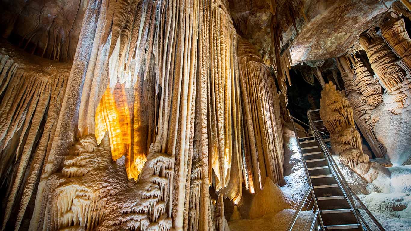 Jenolan Caves, New South Wales, Australia (© Andrew Bertuleit/Corbis Documentary/Getty Images)(Bing Australia)