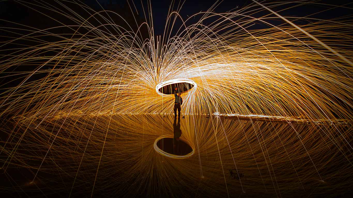‘Spark art’ photography (© DI Mandl Alexander/Solent News/REX)(Bing United Kingdom)