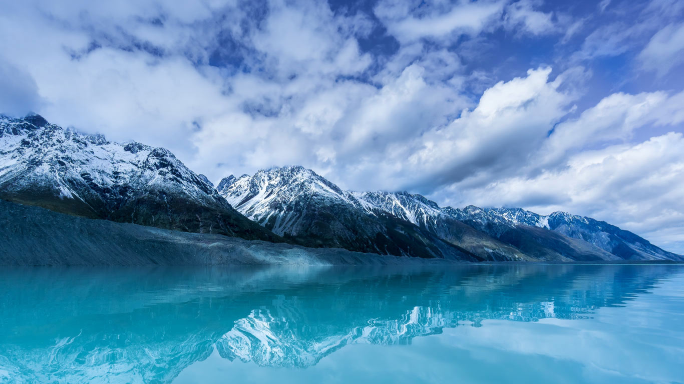 Tasman Lake on South Island, New Zealand (© UpdogDesigns/iStock/Getty Images Plus)(Bing United Kingdom)