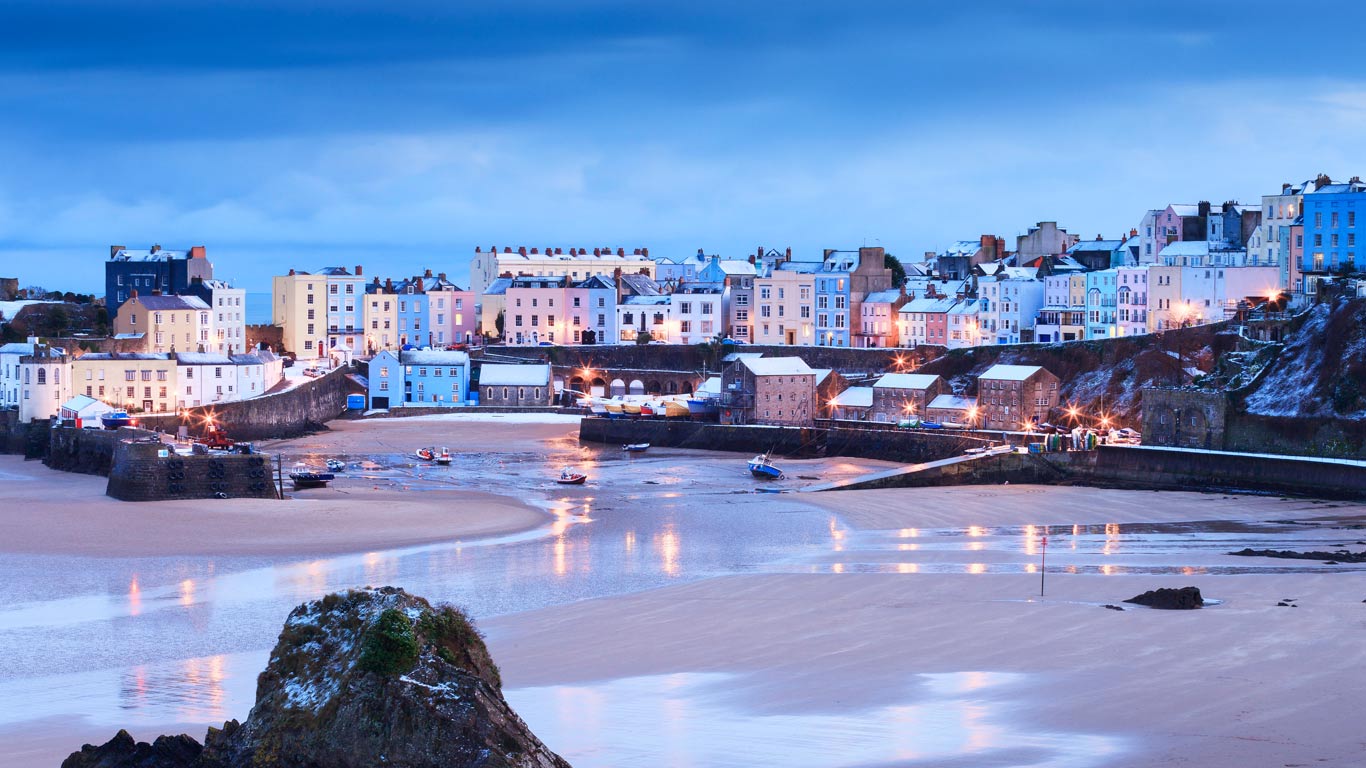 Wintertime at Tenby Harbour in Pembrokeshire, Wales (© CW Images/Alamy)(Bing United Kingdom)