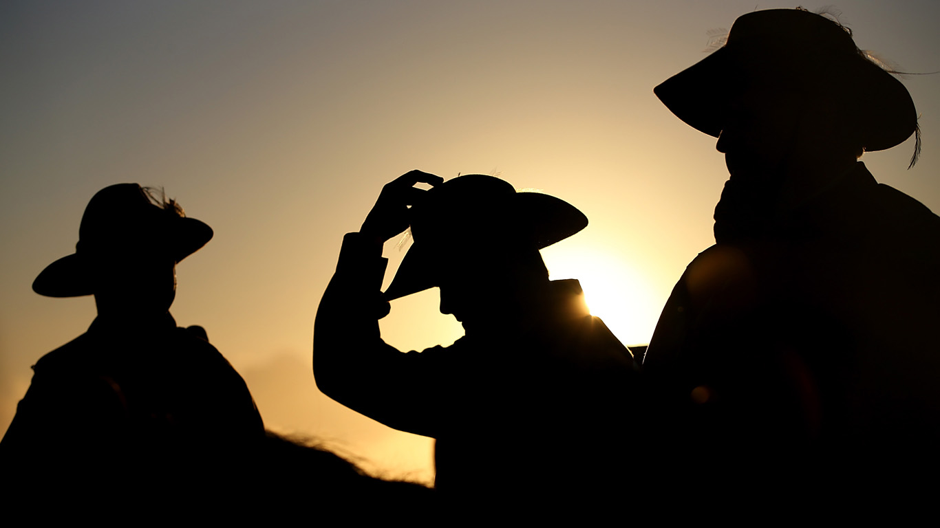 Anzac Day at Currumbin, Queensland in 2014 (© Chris Hyde/Getty Images)(Bing Australia)