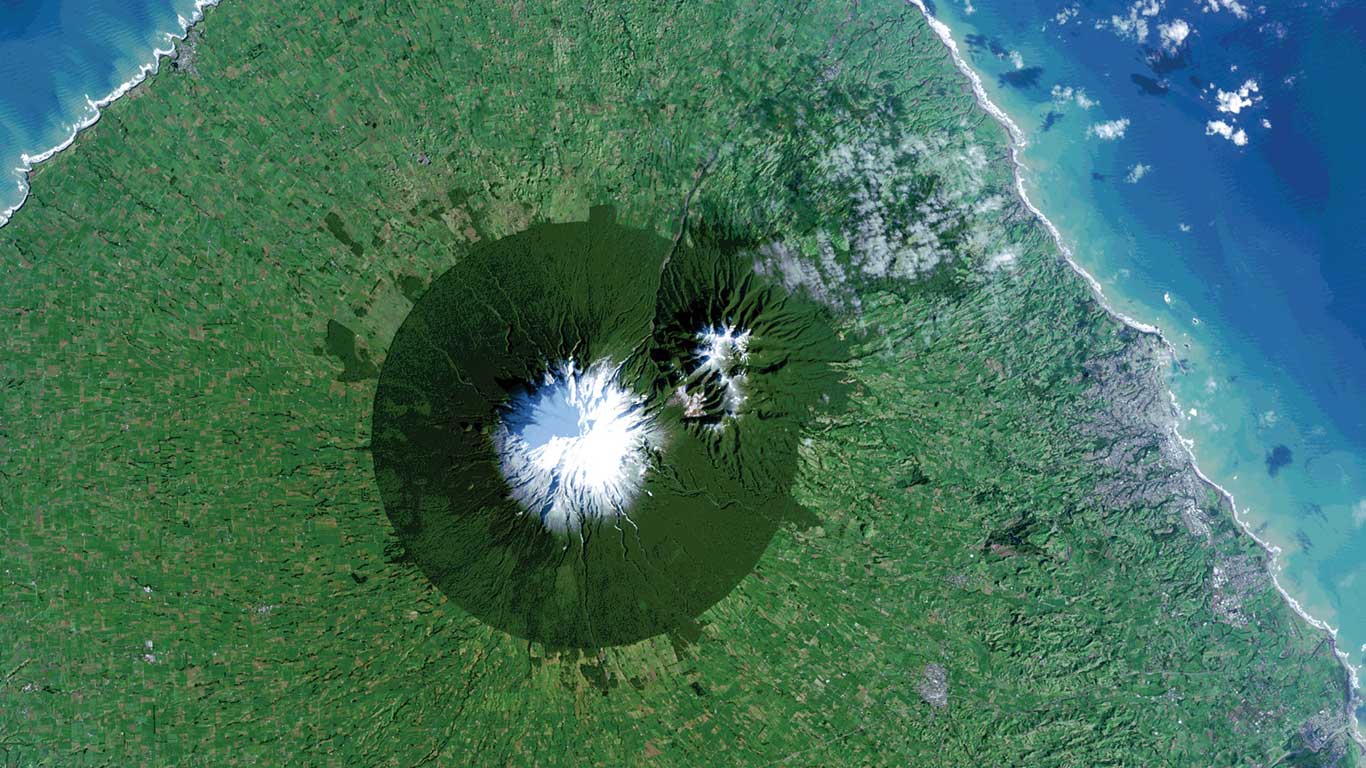Mount Taranaki in Egmont National Park, New Zealand (© NASA/USGS)(Bing United Kingdom)