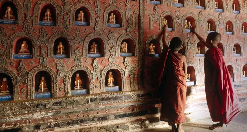 Novice monks in Shwe Yan Pyay Monastery near Inle Lake, Shan State, Myanmar (©Angelo Cavalli/age fotostock/Getty Images) &copy; (Bing United Kingdom)
