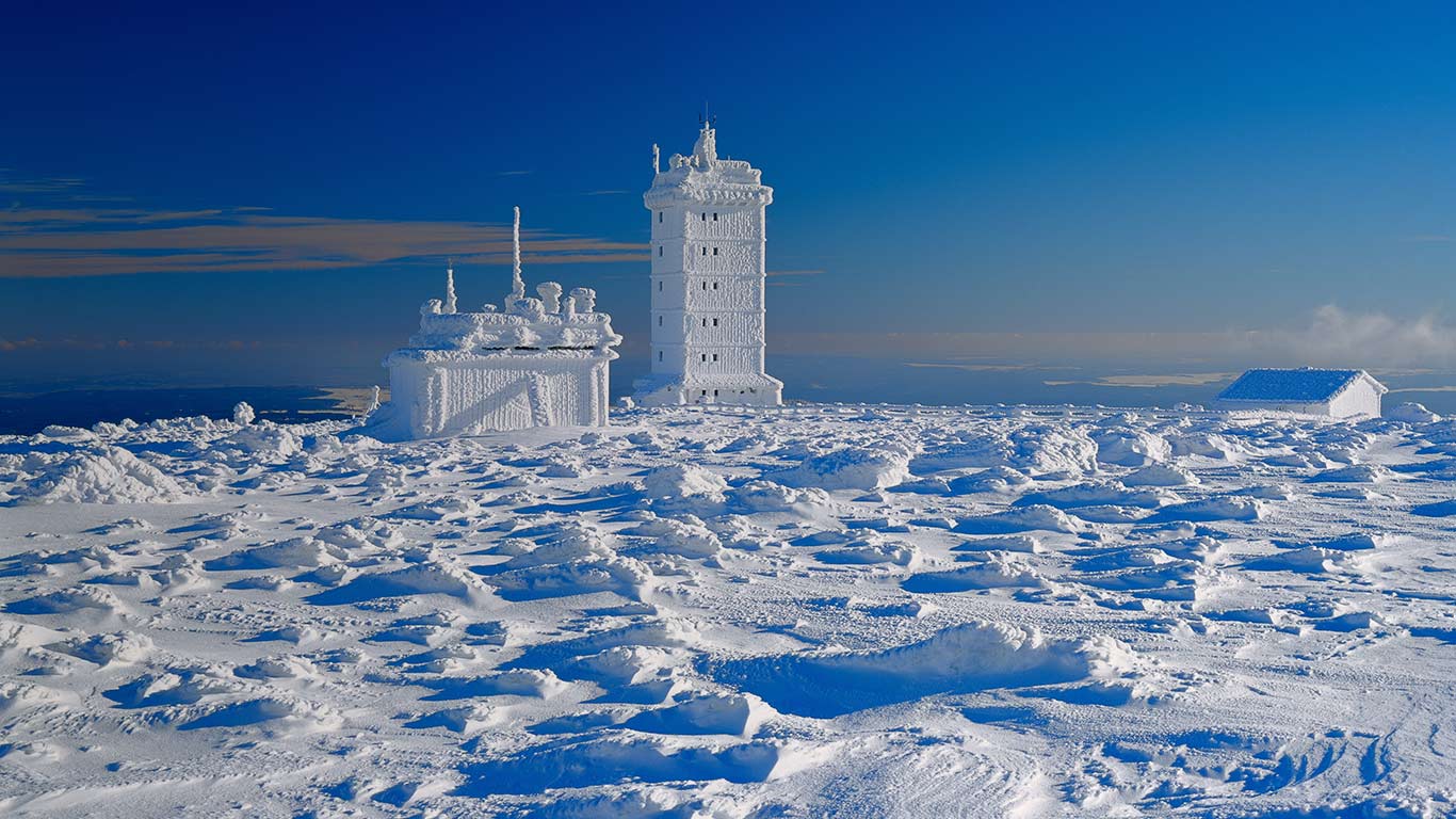 Weather station on Brocken peak, Saxony-Anhalt, Germany (© Günter Gräfenhain/Huber/4Corners)(Bing United Kingdom)