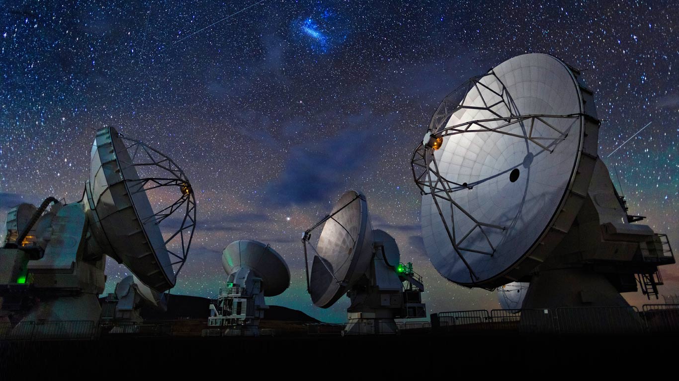 Atacama Large Millimeter Array (ALMA) in the Atacama desert, Chile (© Dave Yoder/Corbis)(Bing United Kingdom)