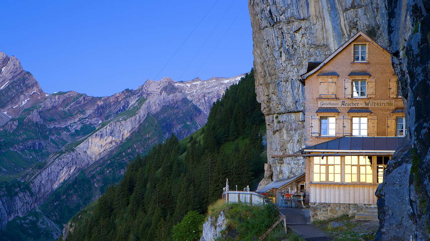 Berggasthaus Aescher-Wildkirchli, Alpstein, Kanton Appenzell Innerrhoden, Schweiz (© Gerth Roland/Prisma/age fotostock)(Bing Deutschland)