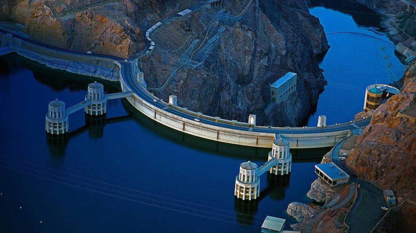 Hoover Dam, on the border between Arizona and Nevada (© George Steinmetz/Corbis)(Bing United States)