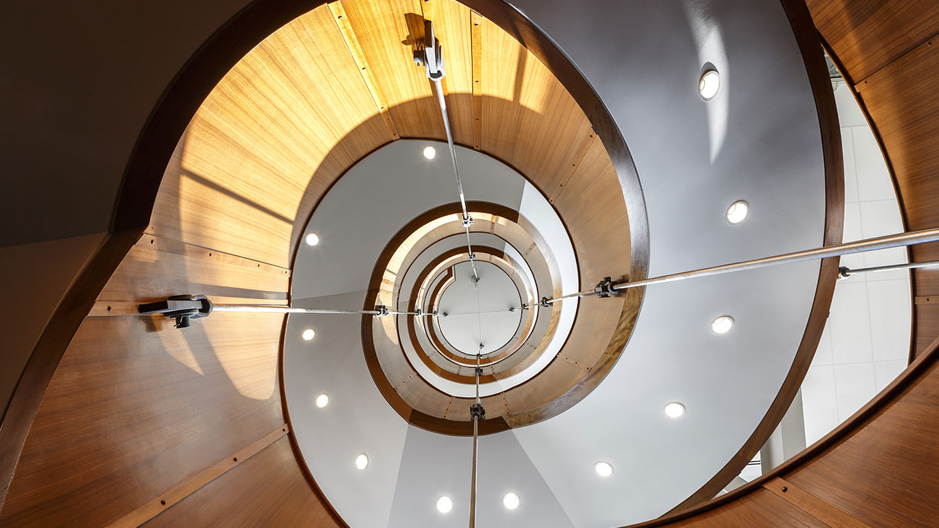 The Feature Staircase in the Macodrum Library, Ottawa (© View Pictures/REX/Shutterstock)(Bing Canada)