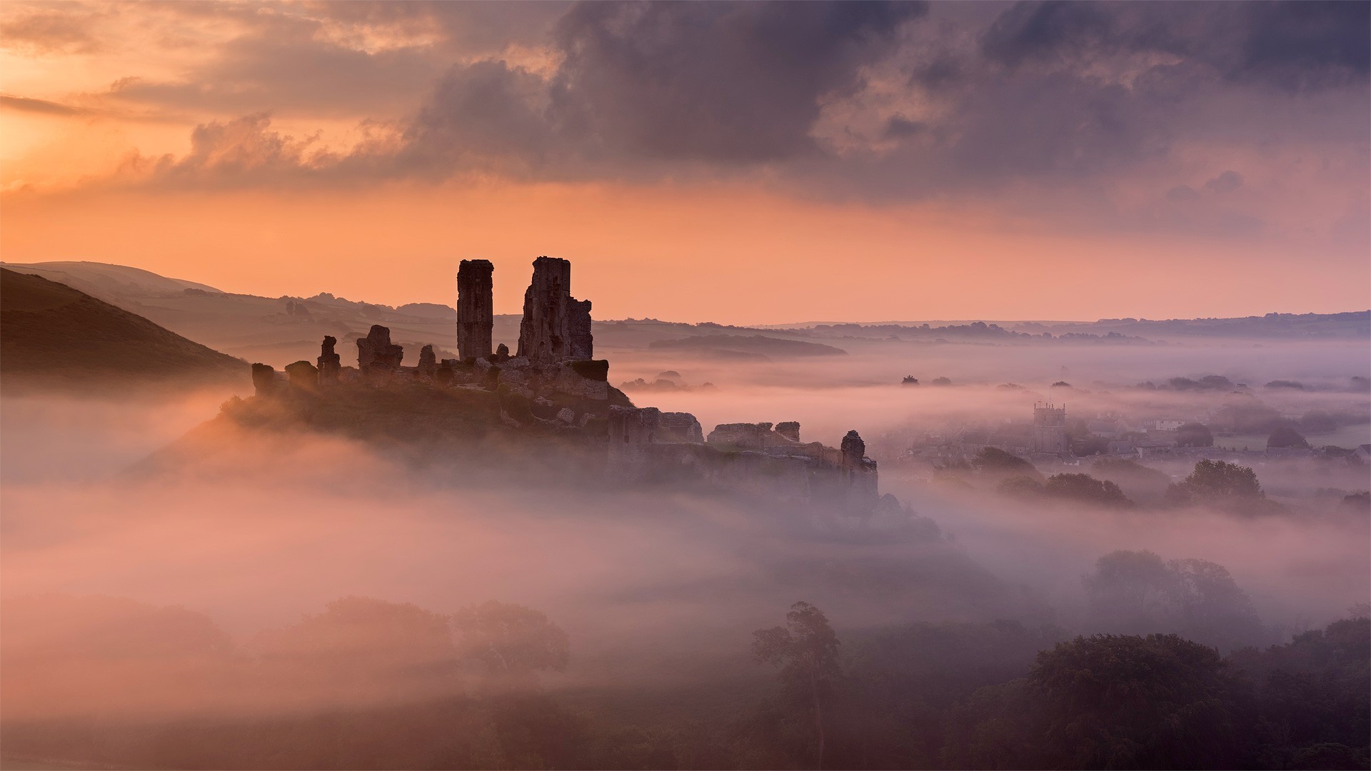 Corfe Castle, Dorset (© Ross Hoddinott/Minden Pictures)(Bing United Kingdom)