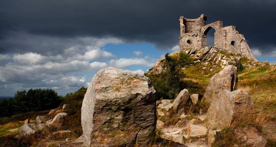 Mow Cop Castle, Staffordshire/Cheshire border, England (© Neil Dangerfield/Alamy)(Bing United Kingdom)