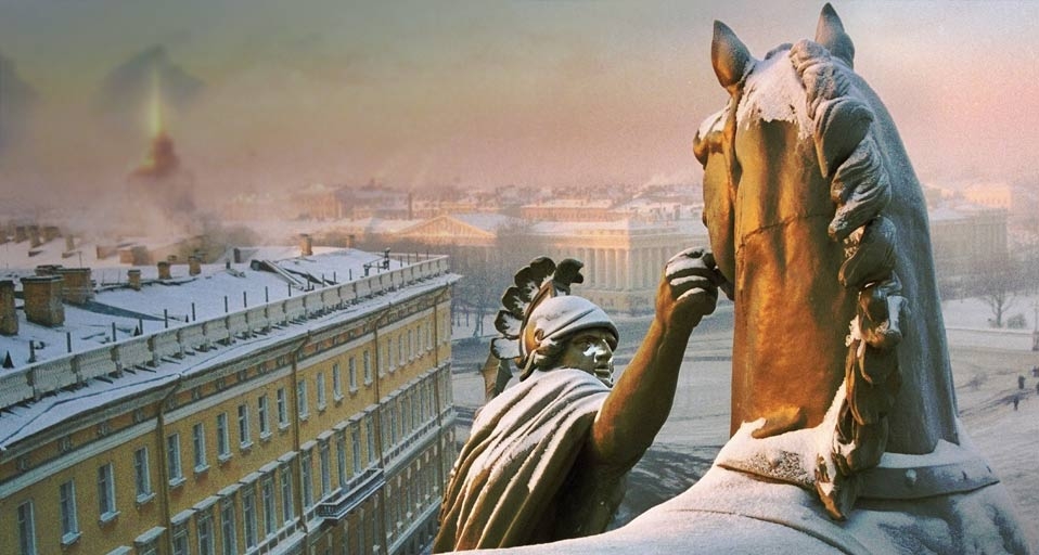 Palace Square atop the arch of the General Staff Building, Saint Petersburg, Russia (© SIME/eStock Photo) &copy; (Bing United Kingdom)