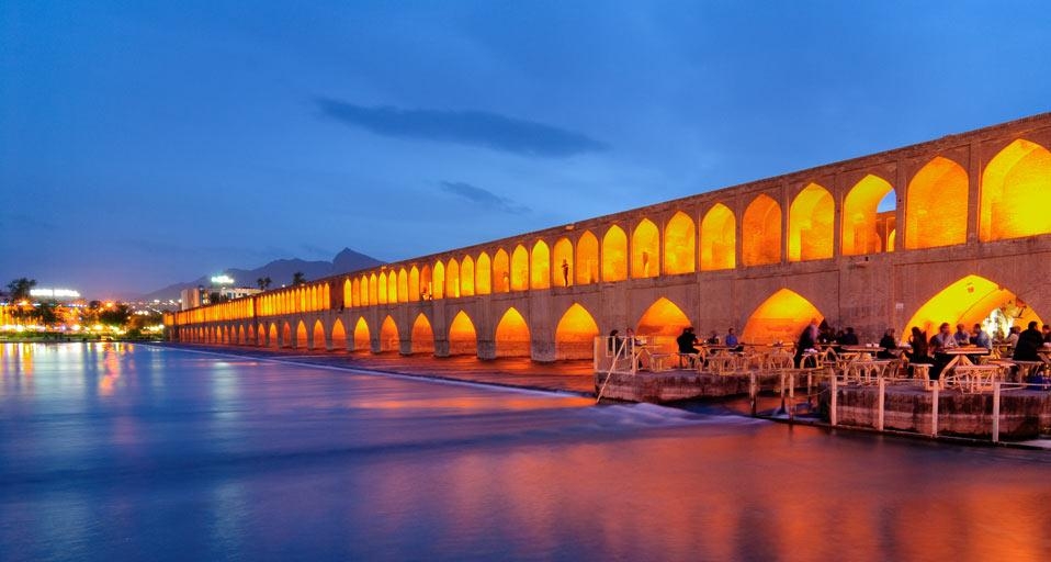 The Si-o-seh Bridge, Esfahan, Iran (© Andrea Thompson Photography/Getty Images) &copy; (Bing United Kingdom)