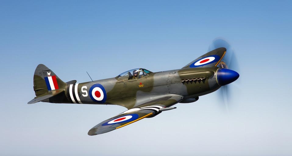 A Supermarine Spitfire Mk-18 in flight (© Fotosearch) &copy; (Bing United Kingdom)