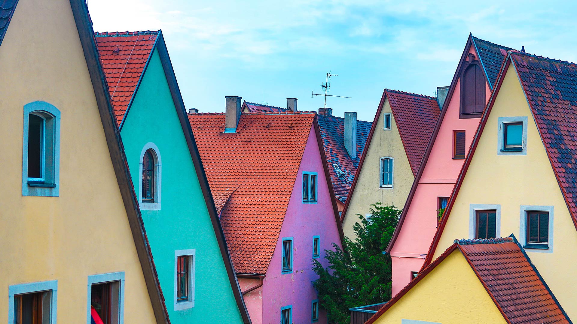 Bunte Häuserfassaden in Rothenburg ob der Tauber, Bayern, Deutschland (© Prisma by Dukas Presseagentur GmbH/Alamy Stock Photo)(Bing Deutschland)