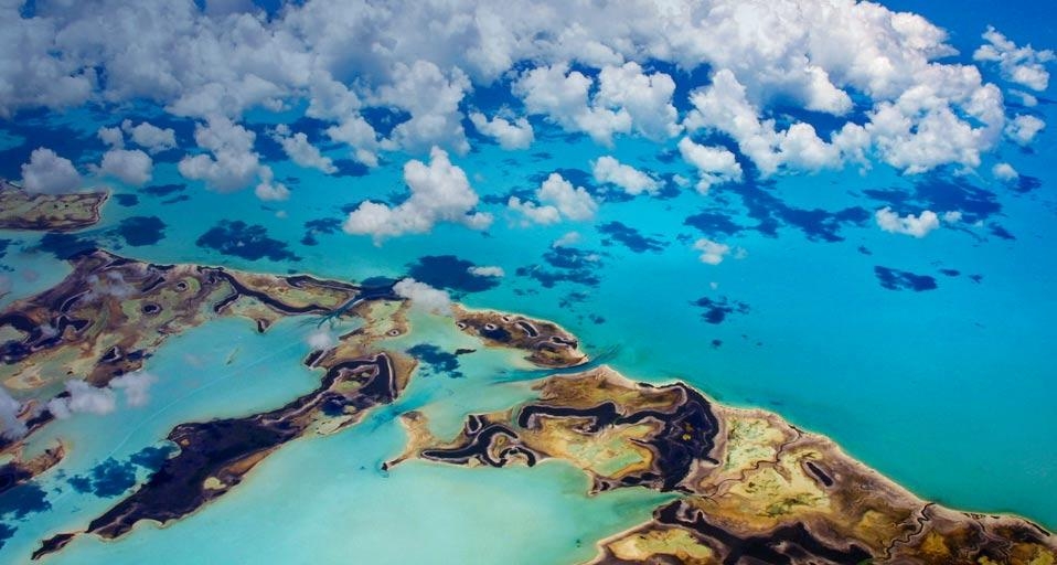 Aerial view of the Bahama Banks, Bahamas (© Jeremy Woodhouse/Getty Images) &copy; (Bing United Kingdom)