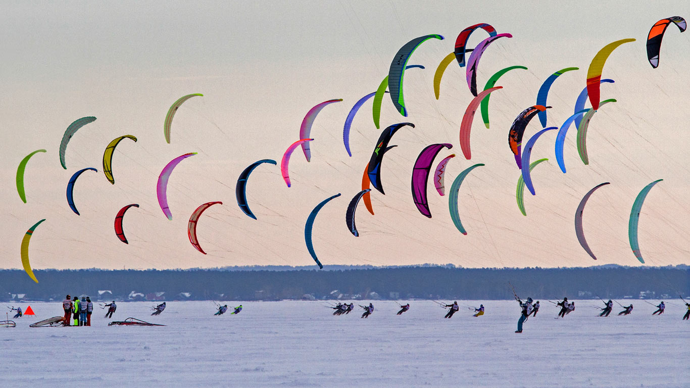 Siberian Snowkiting Cup in Novosibirsk, Russia (© Kirill Kukhmar/Getty Images)(Bing Canada)