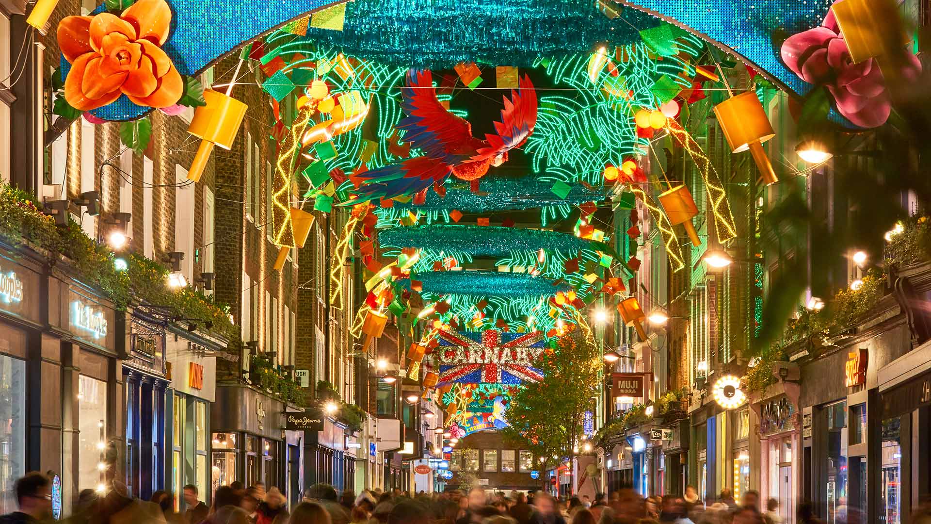 Christmas lights in Carnaby Street, London (© Roy James Shakespeare/Getty Images)(Bing United Kingdom)