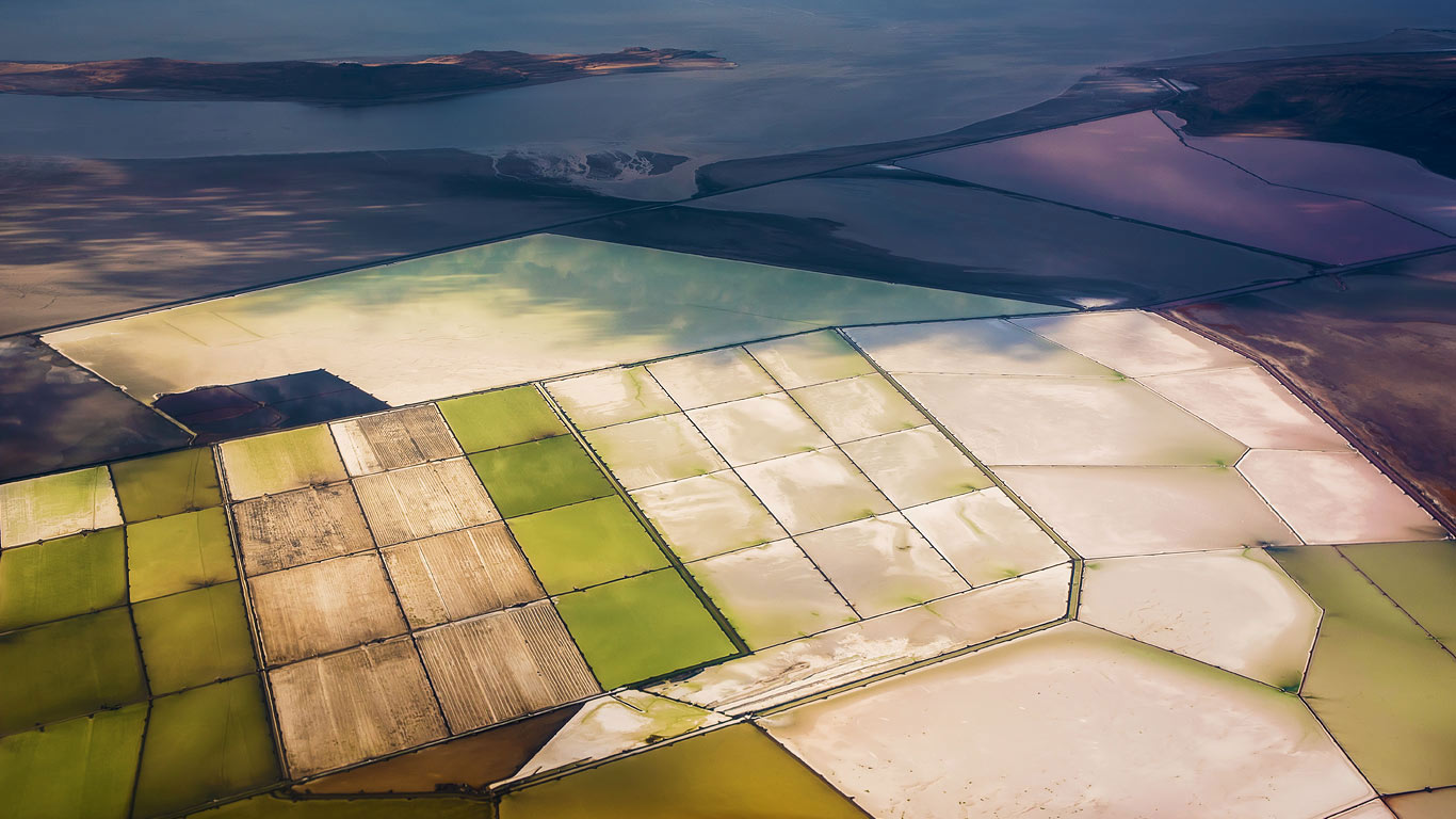 Solar evaporation ponds on the Great Salt Lake, Utah, USA (© Robert L. Potts/Offset)(Bing United Kingdom)