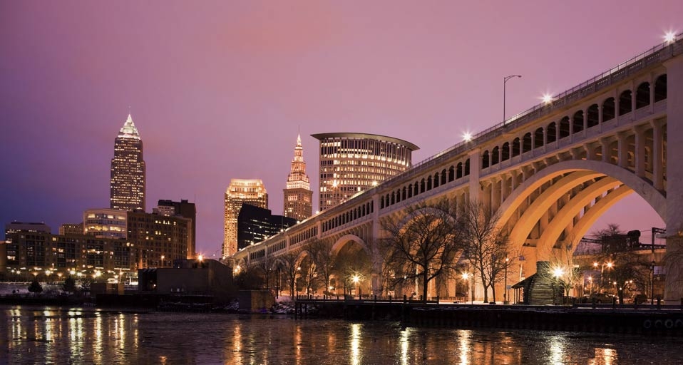 Bridge crossing Cuyahoga River at dusk in Cleveland, Ohio (© Henryk Sadura /Photolibrary) &copy; (Bing Canada)