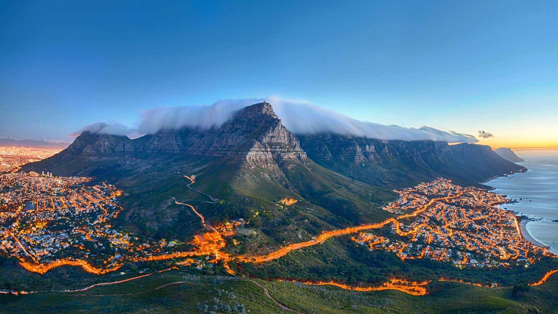 Table Mountain, Cape Town, South Africa (© 4FR/Getty Images)(Bing Canada)