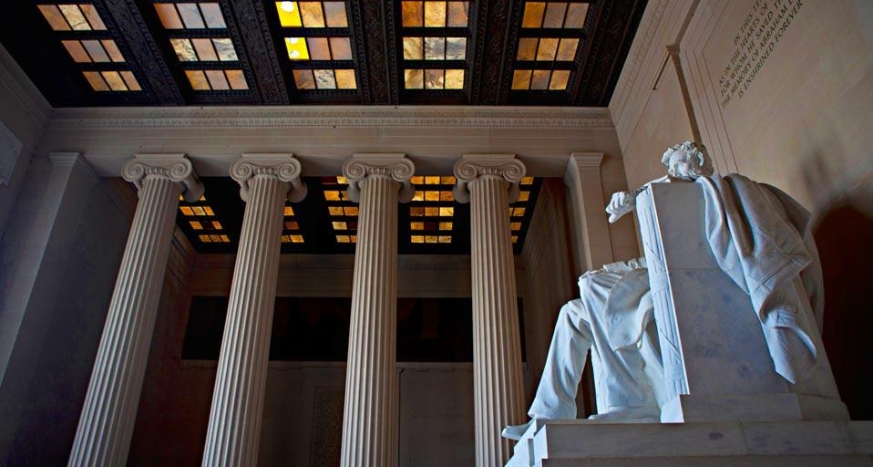 The Lincoln Memorial on the National Mall in Washington, D.C. (© Ocean/Corbis) &copy; (Bing United States)