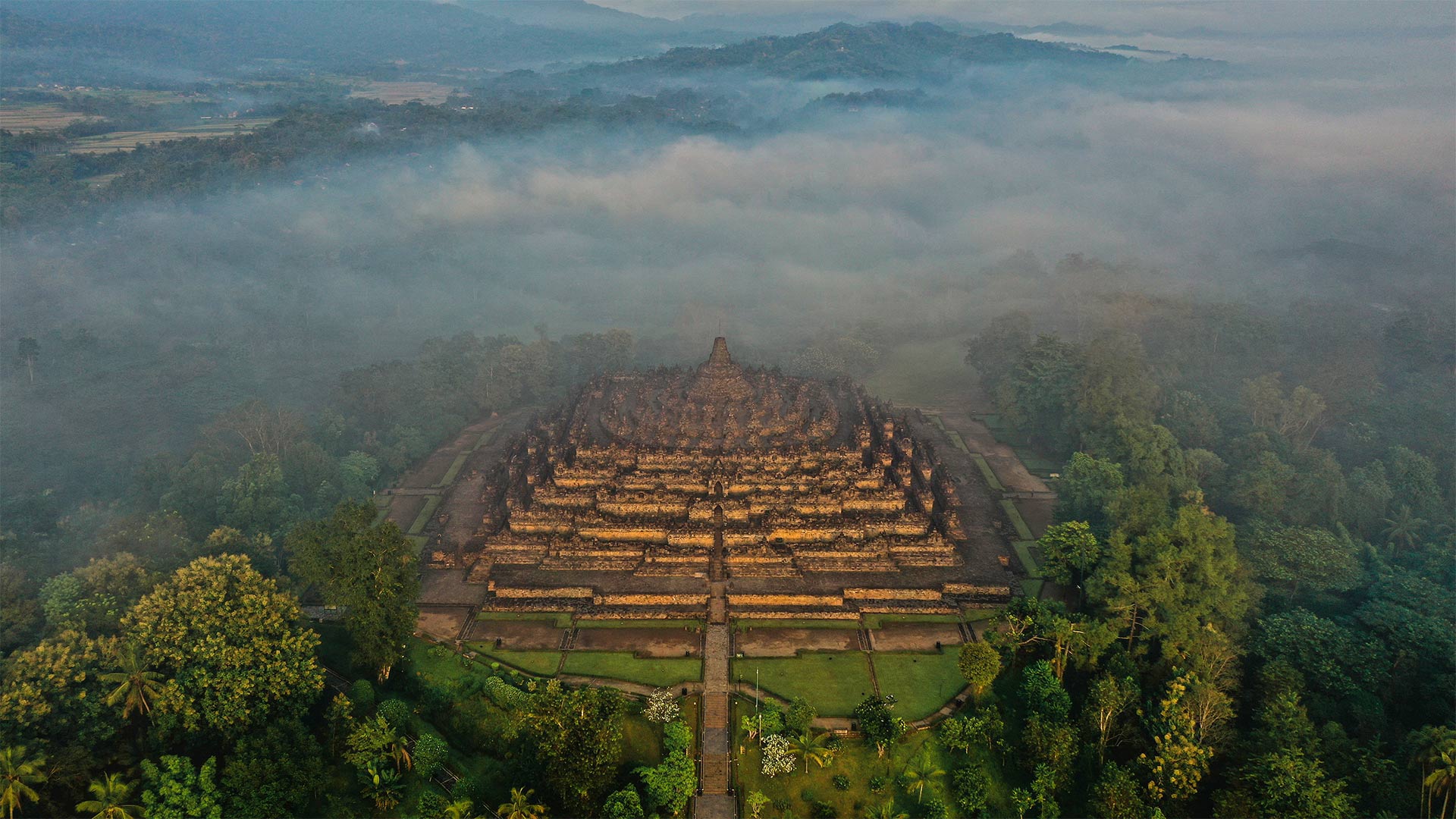 Borobudur in Central Java, Indonesia (© Oleh Slobodeniuk/Getty Images)(Bing United Kingdom)