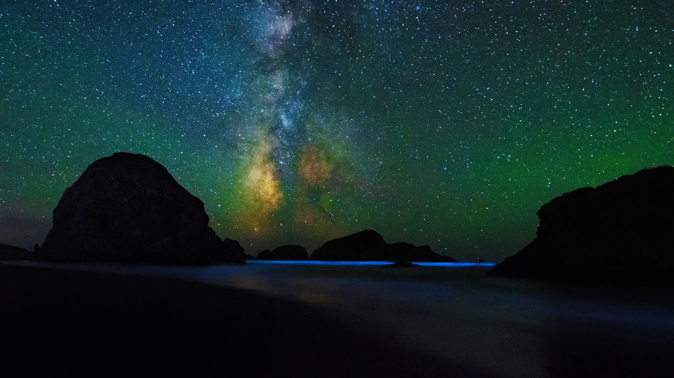 Stars above, sea sparkle below in Oregon’s Cape Sebastian State Scenic Corridor (© David Pasillas/500px)(Bing United Kingdom)