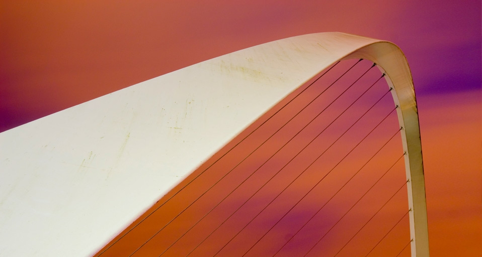 Gateshead Millennium “Winking Eye Bridge” in Newcastle, England (© Ian Cumming/Axiom) &copy; (Bing United Kingdom)