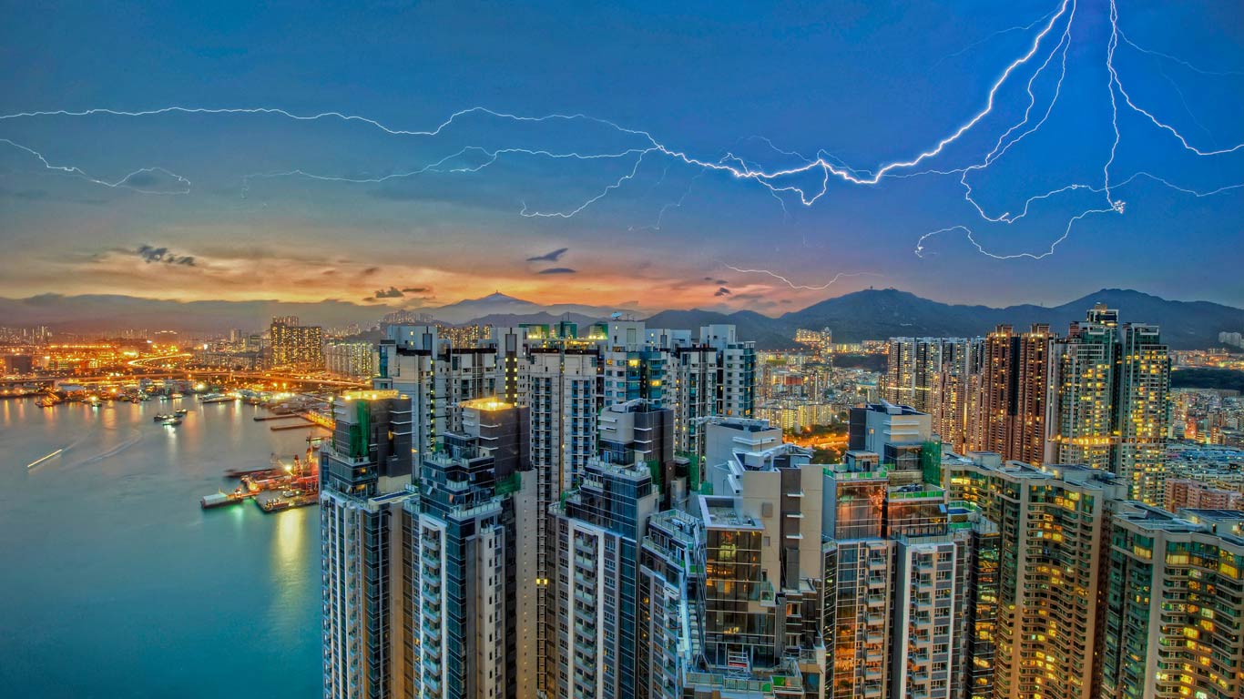 Lightning over Kowloon, Hong Kong (© Daniel Chui/Moment/Getty Images)(Bing United Kingdom)