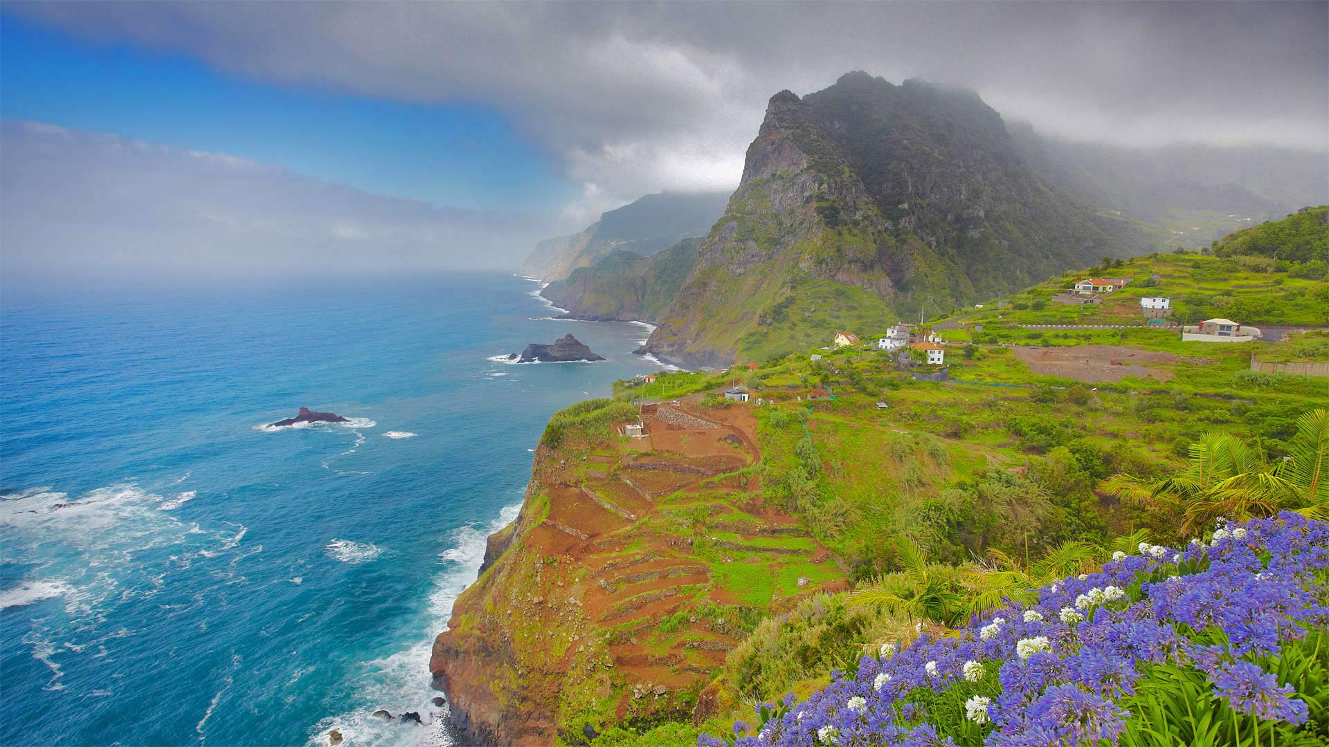 Côte près de Ponta Delgada, Madère, Portugal (© Jan Wlodarczyk/Alamy)(Bing France)
