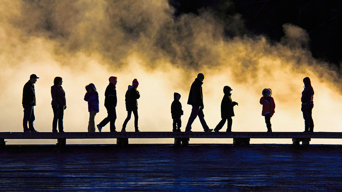 Visitors in Yellowstone National Park (© Jason Savage/Tandem Stills + Motion)(Bing United Kingdom)