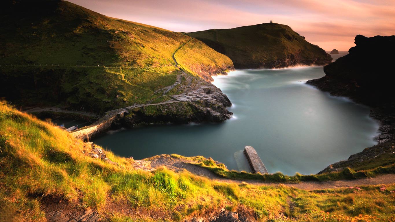 Boscastle Harbour on the Cornish coast of England (© BlueGreen Pictures/SuperStock)(Bing United States)